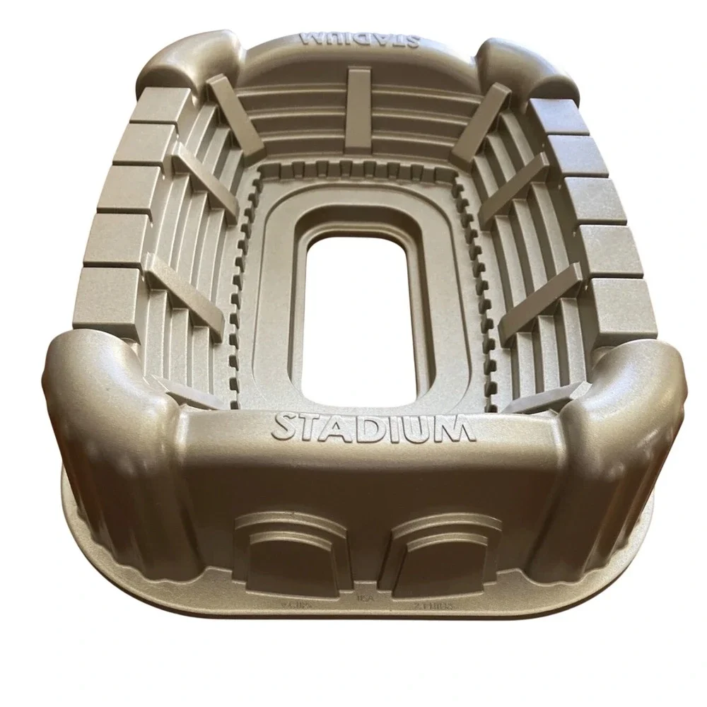 Nordic Ware Stadium Bundt Pan 9 Cup‎ Cast Aluminum Gold Sports Cake Mold USA